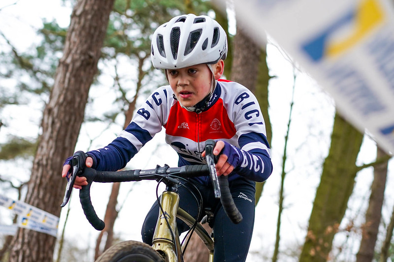Jeugdige crosstalenten reden de Warande Jeugdveldrit