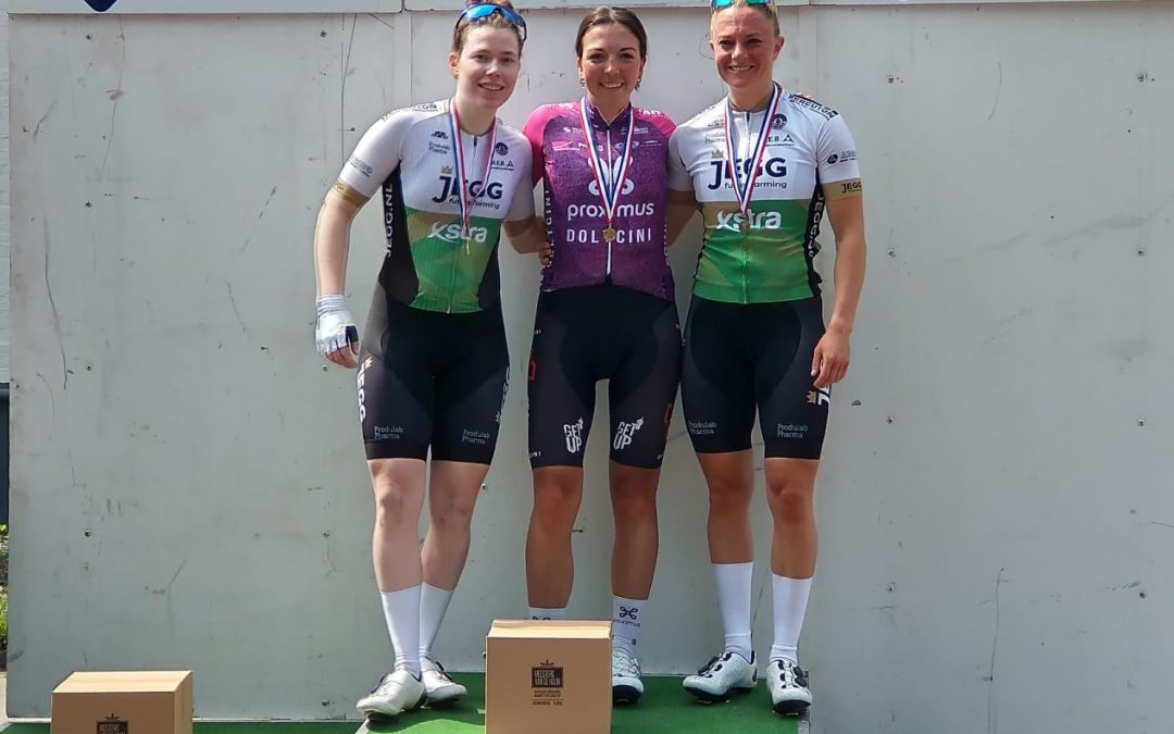 Cindy Embrechts en Elisa Serné op podium Heeswijk Dinther