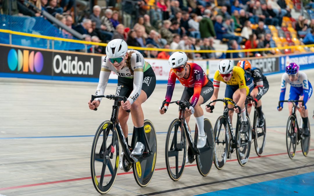 Juliet Eickhof verovert het zilver op NK-puntenkoers