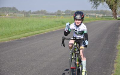 Pien Uithoven wint in Brakel en broer Art ook op het podium.