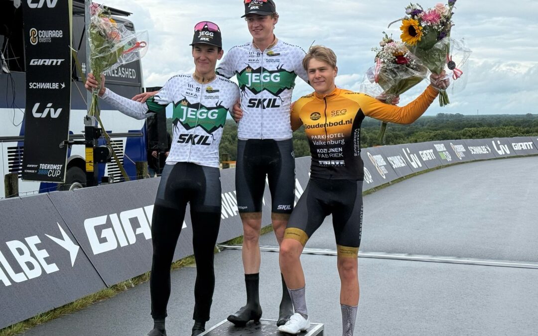 Thijs Wiersma en Ashlin Barry een en twee op de Col du Vam